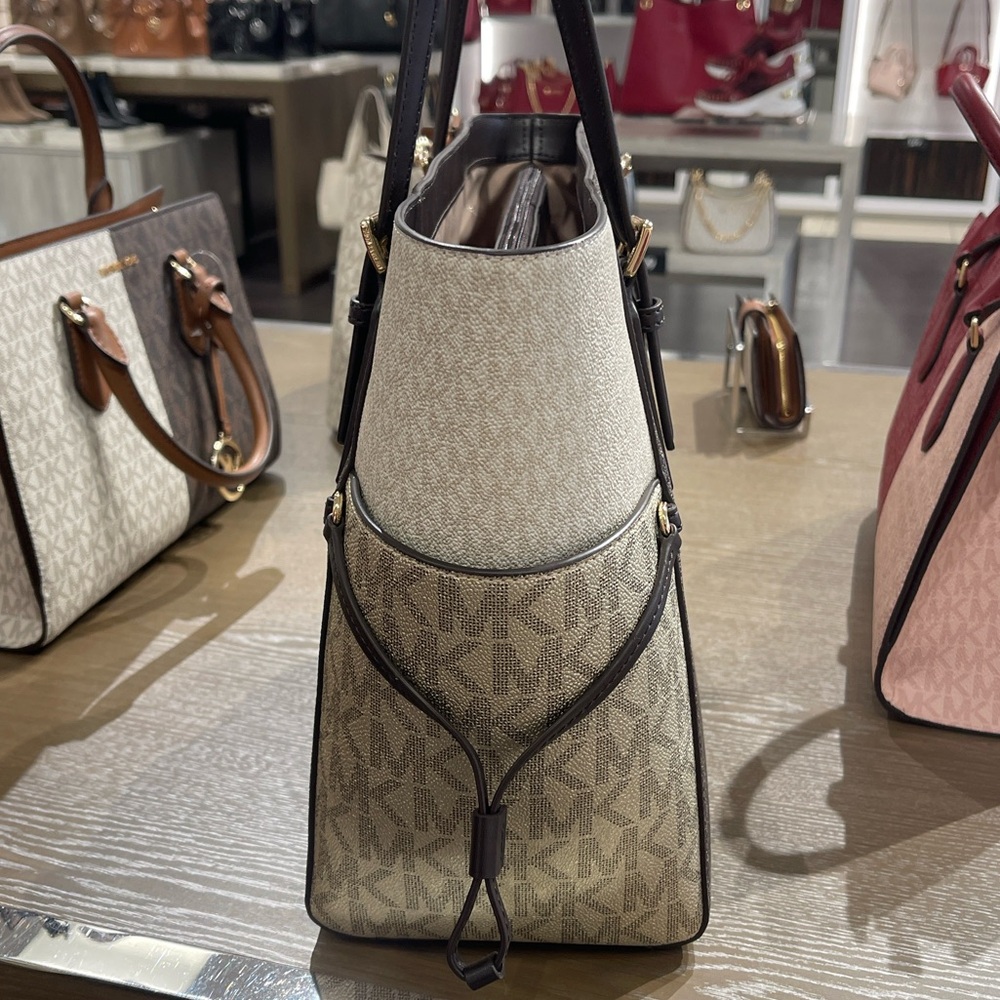 MICHAEL KORS Voyager Lg Color-Block Metallic Signature Logo EW Tote 
Brown 
NWT - Picture 9 of 16